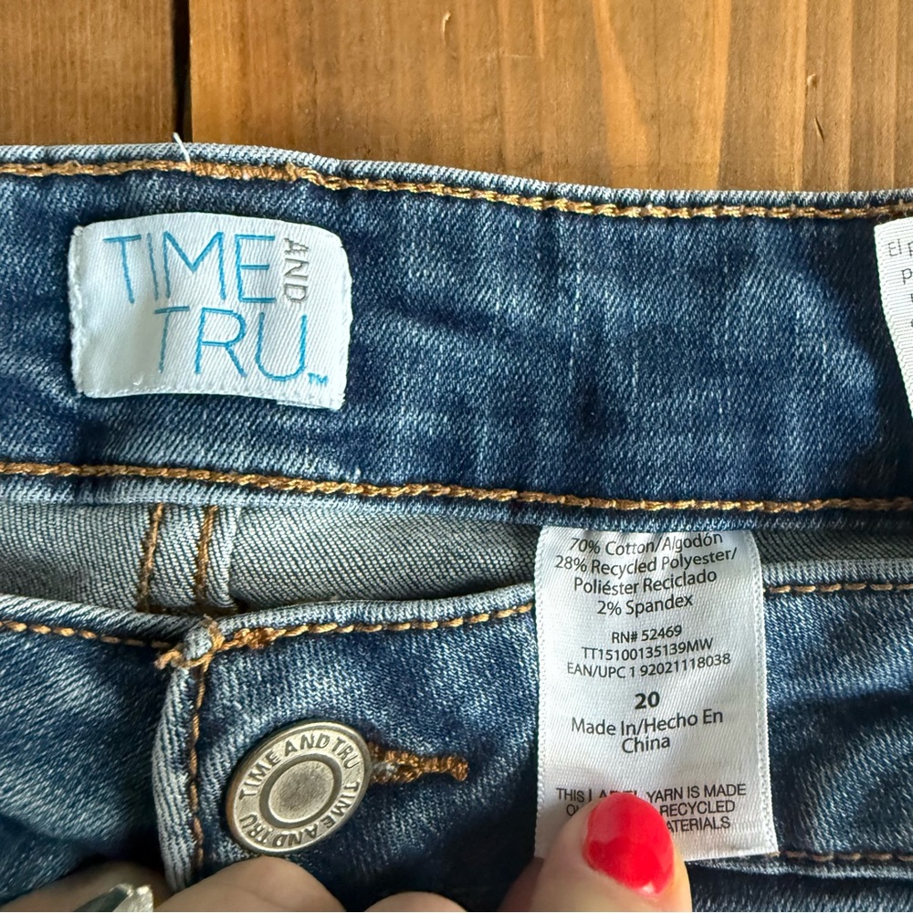 Time and Tru Medium Wash Denim Jean Cuffed Shorts - Picture 8 of 8